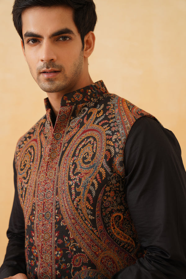 Black Kaani Jacquard Jacket with Kurta & Pant- Inchingindia