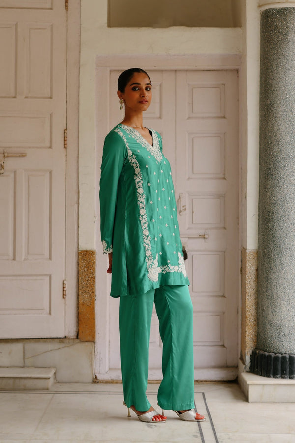 Parv Emerald Green Embroidered Set- Inchingindia