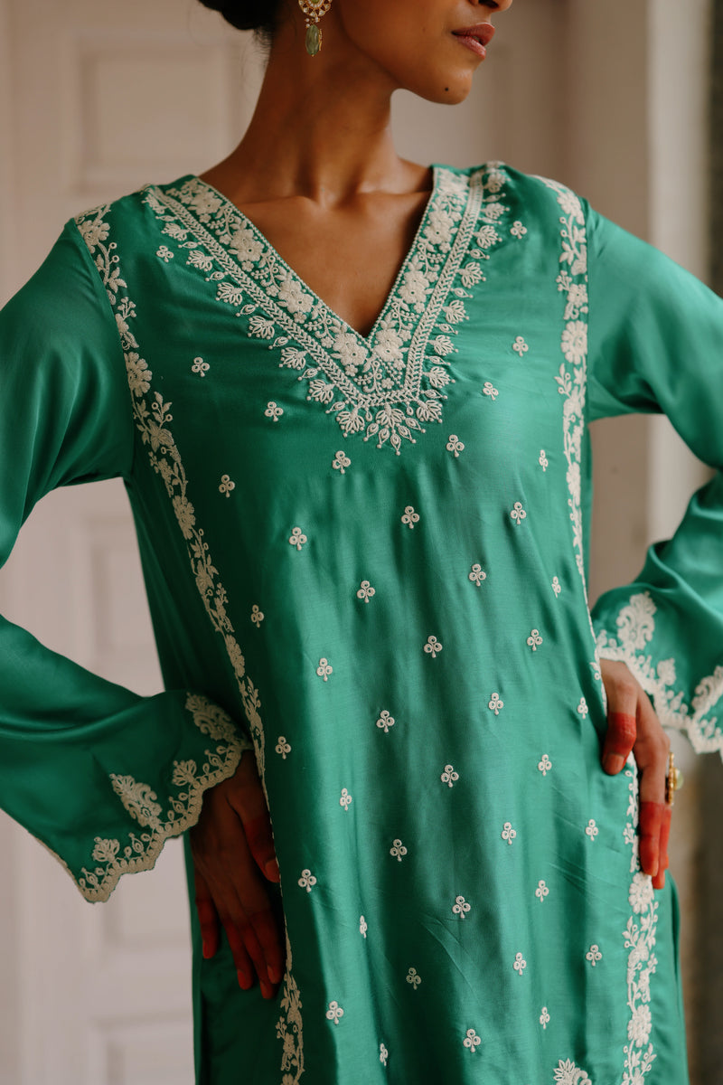 Parv Emerald Green Embroidered Set- Inchingindia